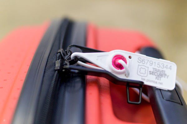 Travel Security Kit – набор пломб для путешественников.